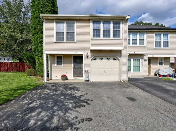20 Carriage Road, Clifton Park, NY 12065