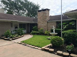 3001 Country Club Dr, Pearland, TX 77581