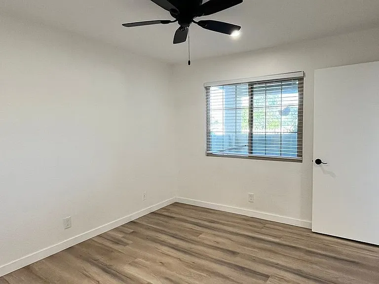 23335 La Crescenta #B — Photo 9