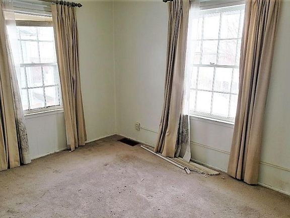 5th image of 928 Adams Ave