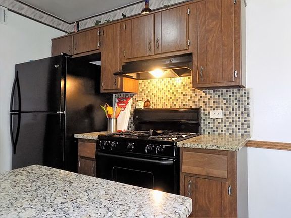 3rd image of 483 Thornhill Ln APT D2