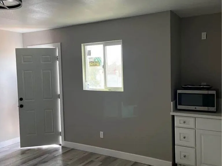 Holly Way — Photo 5