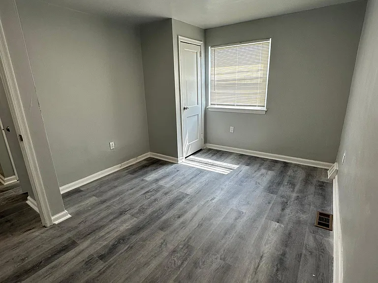 6828 Regent St — Photo 8