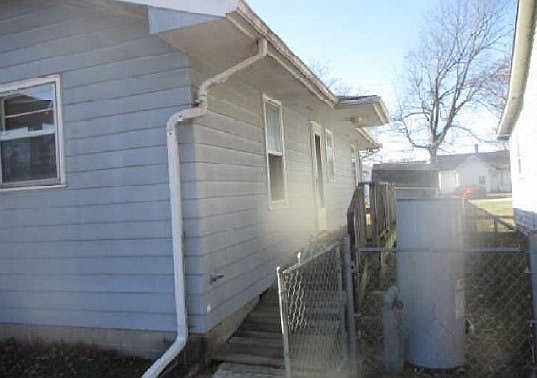 4th image of 102 N Gladstone Ave