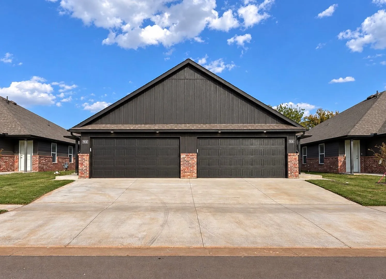 Brand New 3 Bedroom 2 Bathroom Home In Yukon Schools (Lawn Care Included) — Photo 2