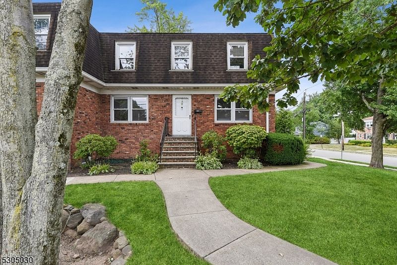 1st image of 984 A Bloomfield Ave #A