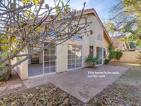 5th image of 552 N Fountain Cir
