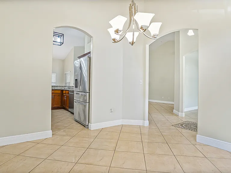 774 Princeton Dr — Photo 6