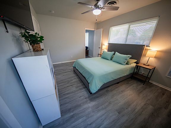 5th image of 4918 Seabreeze Dr