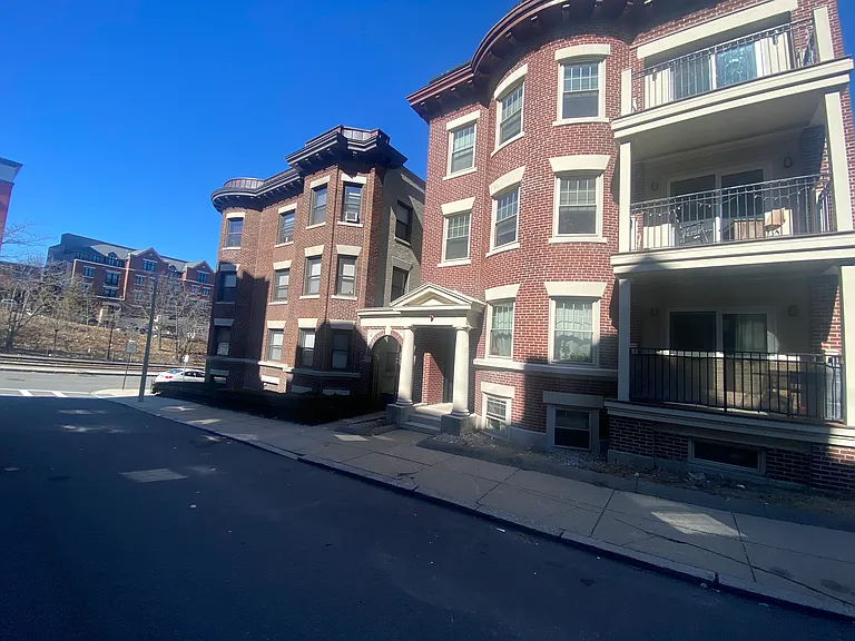 29 Commonwealth Ter #3 — Photo 2