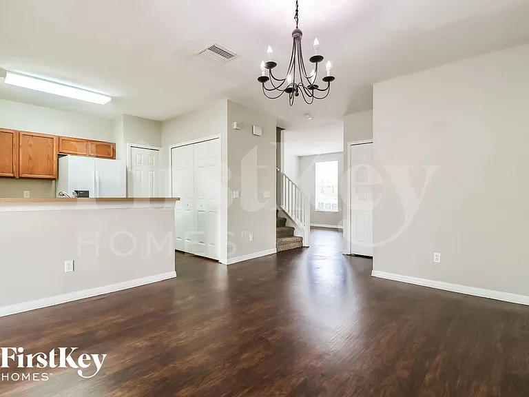 1251 Charlesworth Dr — Photo 5