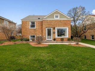 8936 Marmora Ave, Morton Grove, IL 60053