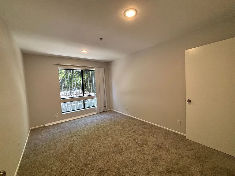 700 S. Berendo Ave — Photo 50