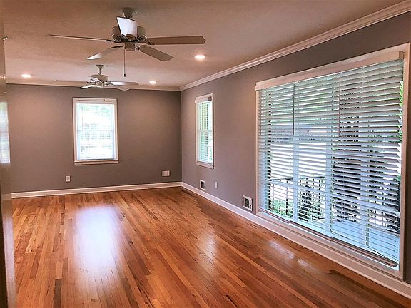 5th image of 224 Flores Ln