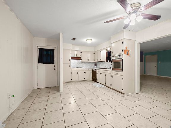 3rd image of 12445 Middlewood Dr