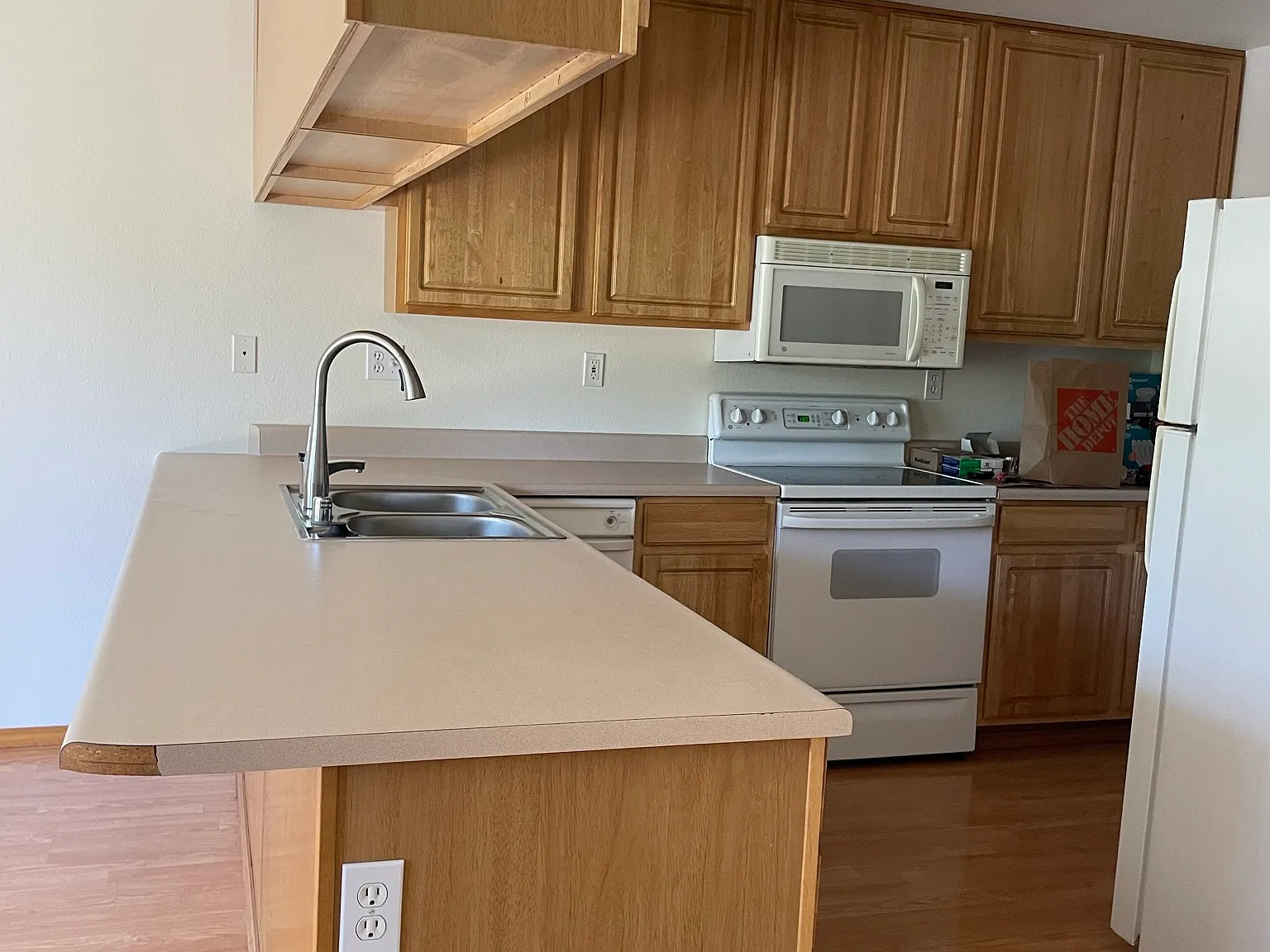 4 bed, 2150 sqft, $3,225 — Photo 2