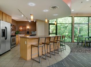993 Woodhill Ct #919, Hopkins, MN 55343