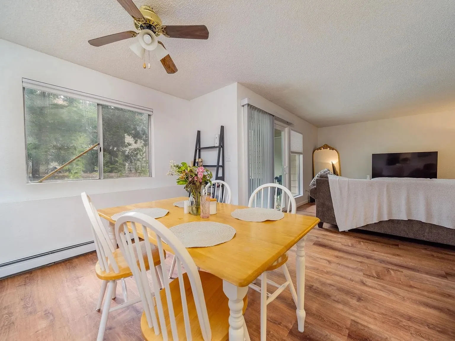 813 E Cedar Ct — Photo 4