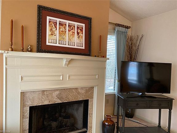 5th image of 355 Village Pointe Dr APT E