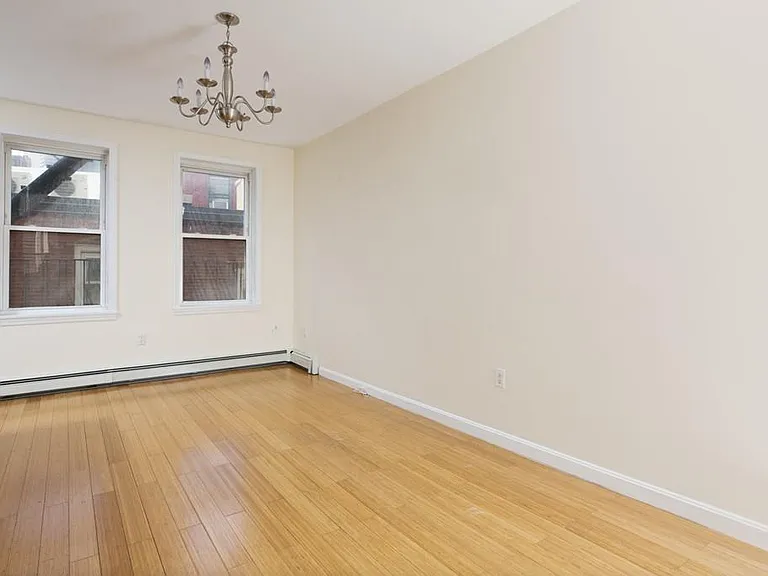 11 Bartlett Pl #4 — Photo 5
