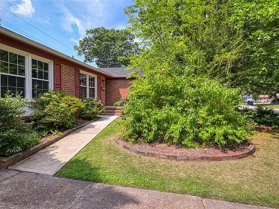 4th image of 594 Crown Point Dr