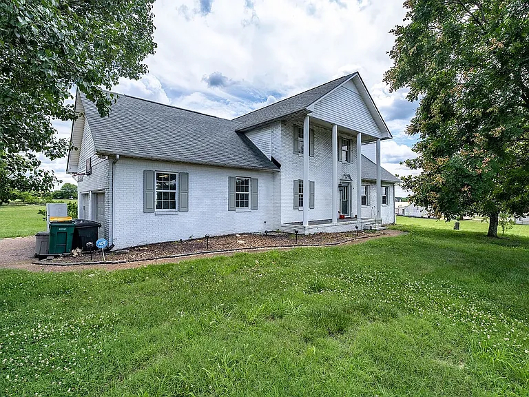 2718 Buckner Ln — Photo 1