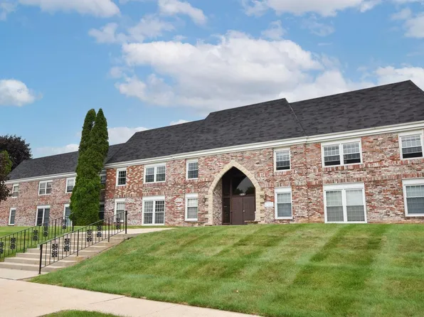 2076 Chateau COURT #206A, Grafton, WI 53024