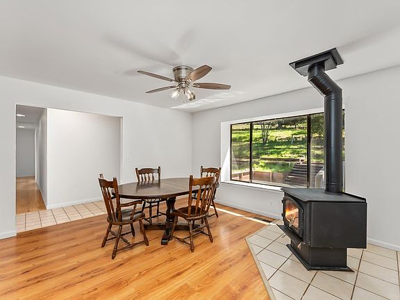 4th image of 4705 Sand Ridge Rd