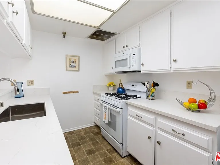 844 Magnolia Ave #14 — Photo 7