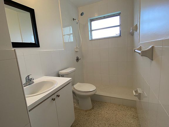 5th image of 937 SW 71st Ave #937