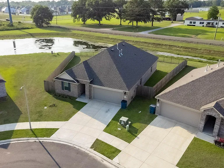 101 Eagle Lake Dr — Photo 4