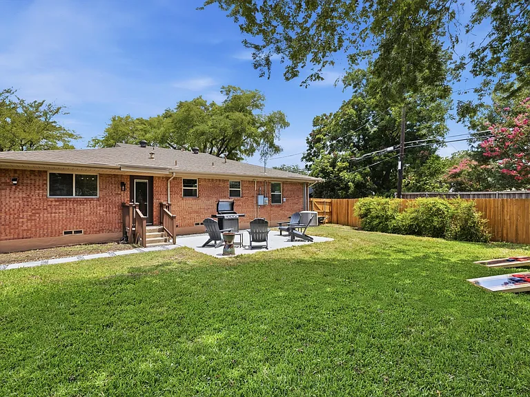 1213 Dalhart Dr — Photo 25