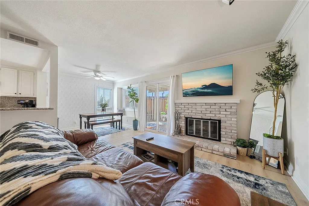 3 bed, 2.5 bath, 1367 sqft, $3,000 — Photo 4