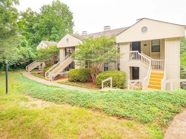 2501 Vineyard Blvd, Asheville, NC 28805