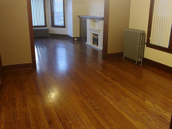 3rd image of 5215 W Montrose Ave