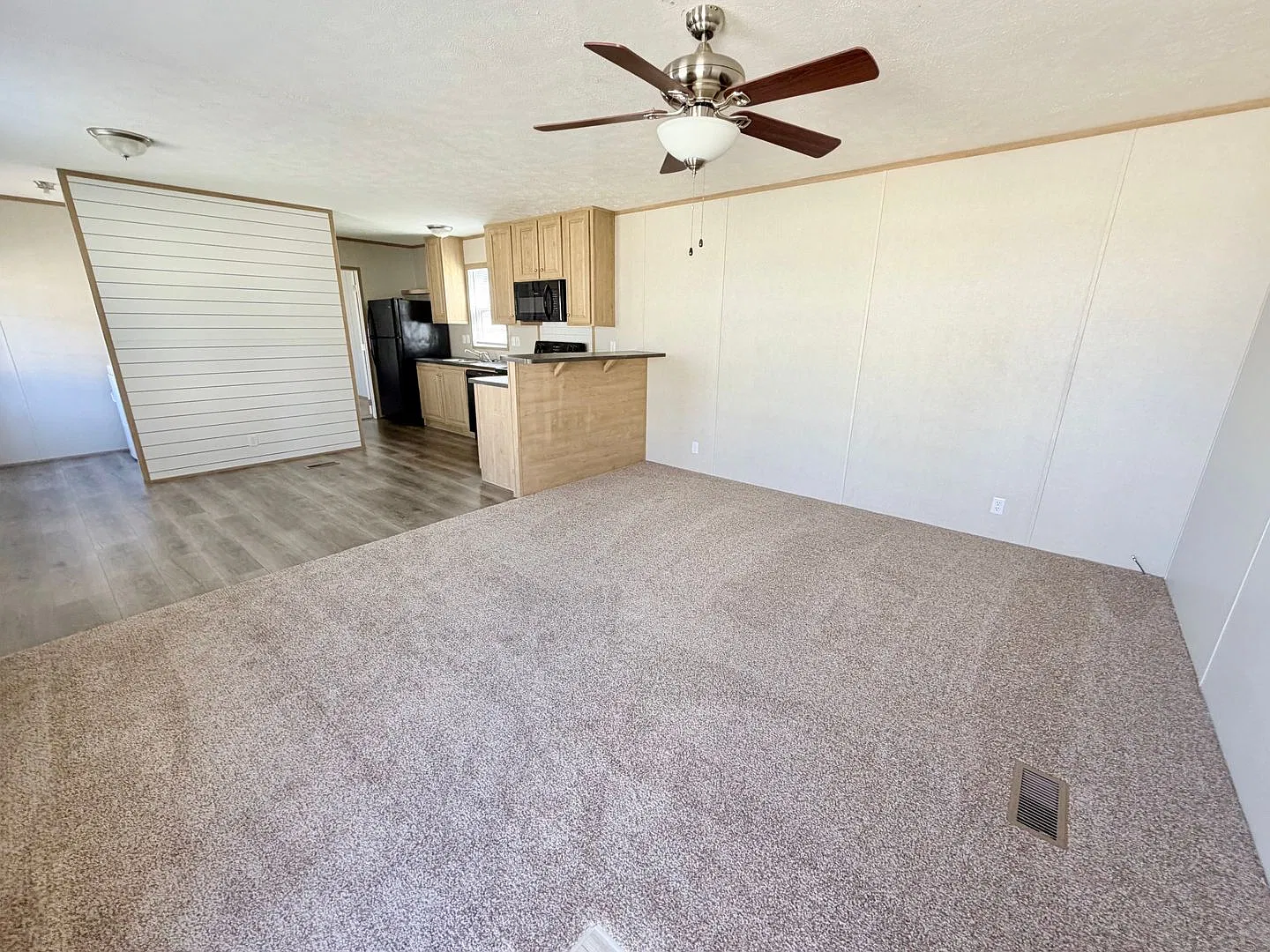 3 bed, 1056 sqft, $1,209 — Photo 3