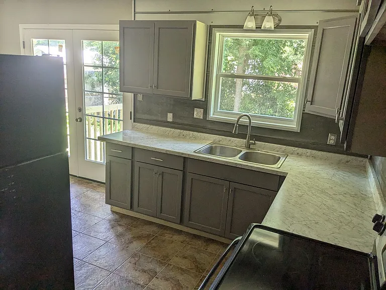 2517 Goliad St — Photo 9