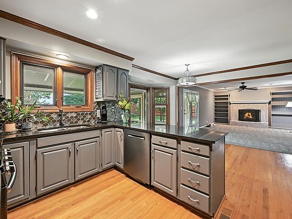 4th image of 3608 Oxford Ct