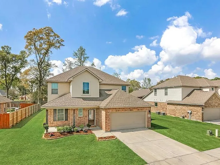 39394 Legacy Lake Dr — Photo 1