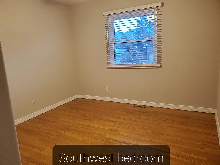 924 Ellston St — Photo 10