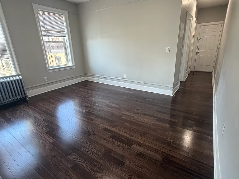 9 Bentley Ave #15D — Photo 3