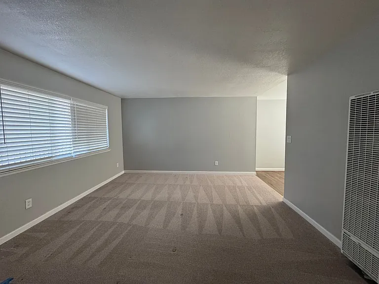 665 Kirkland Dr — Photo 3