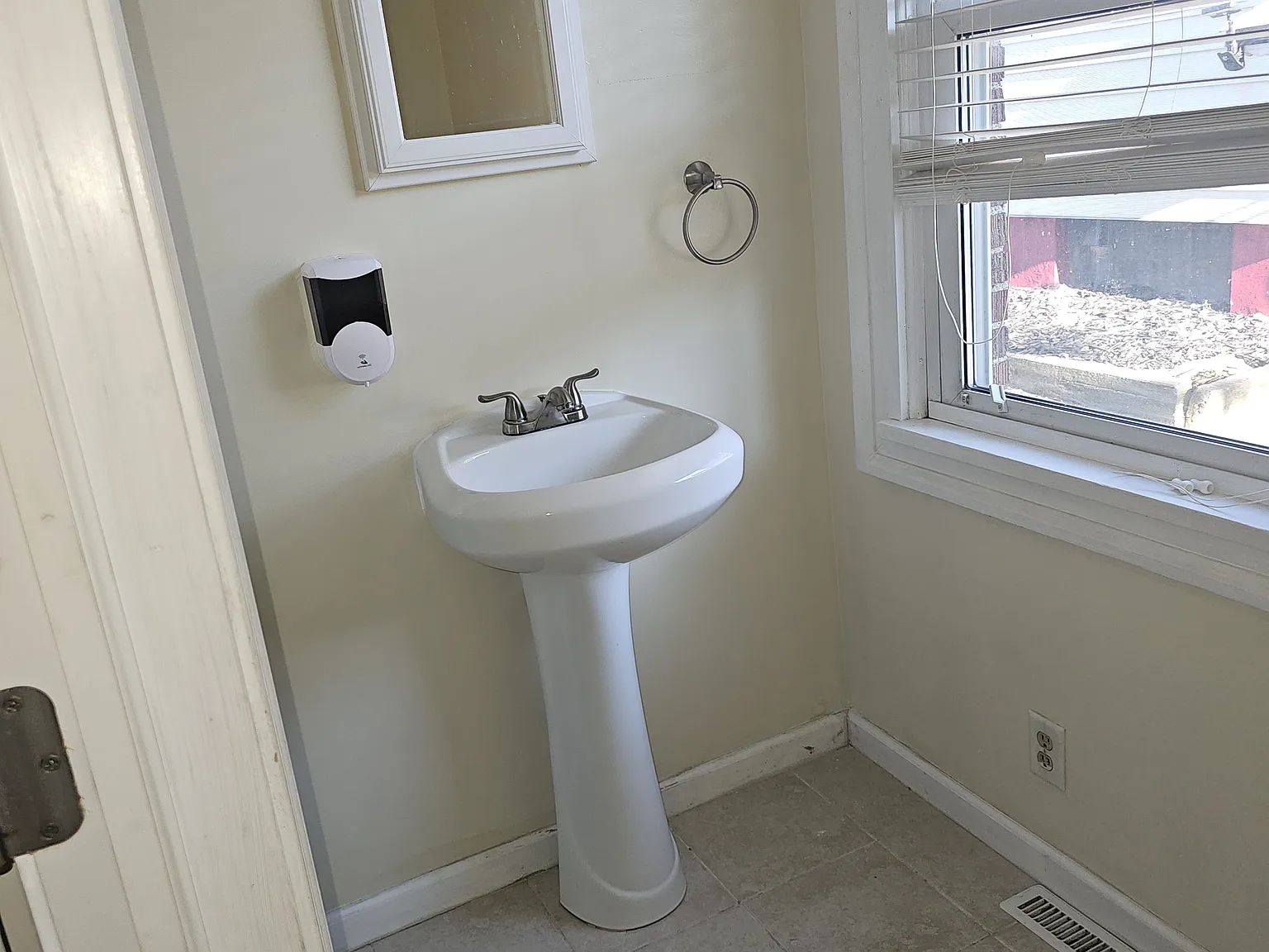 3 bed, 1568 sqft, $1,075 — Photo 3