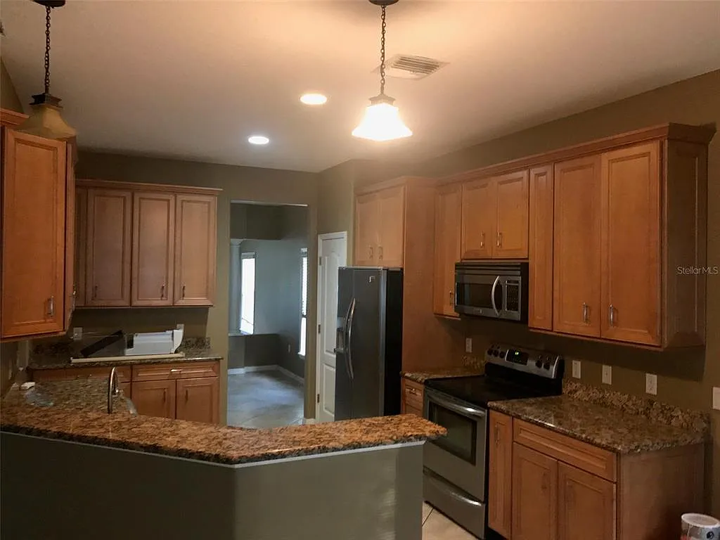 4 bed, 2.5 bath, 2604 sqft, $3,400 — Photo 4
