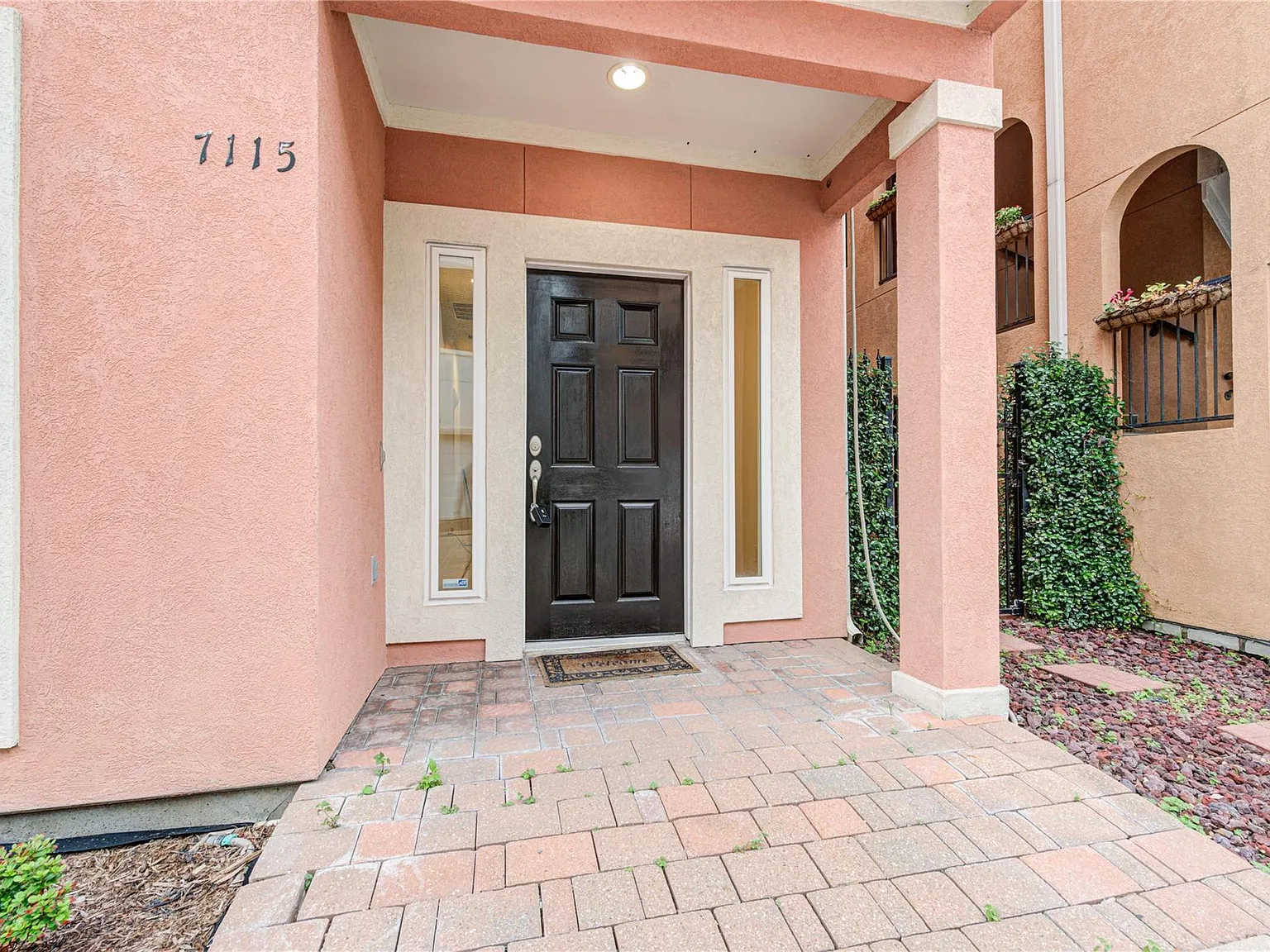 3 bed, 2.5 bath, 2642 sqft, $2,695 — Photo 2