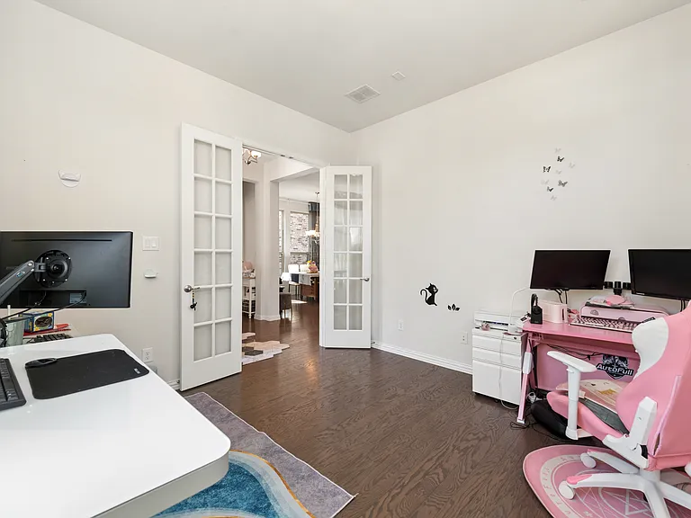 7108 Royal View Dr — Photo 2