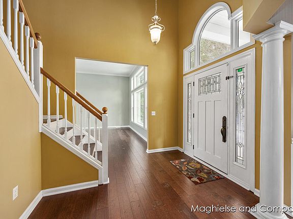3rd image of 7719 Forest Ct NE