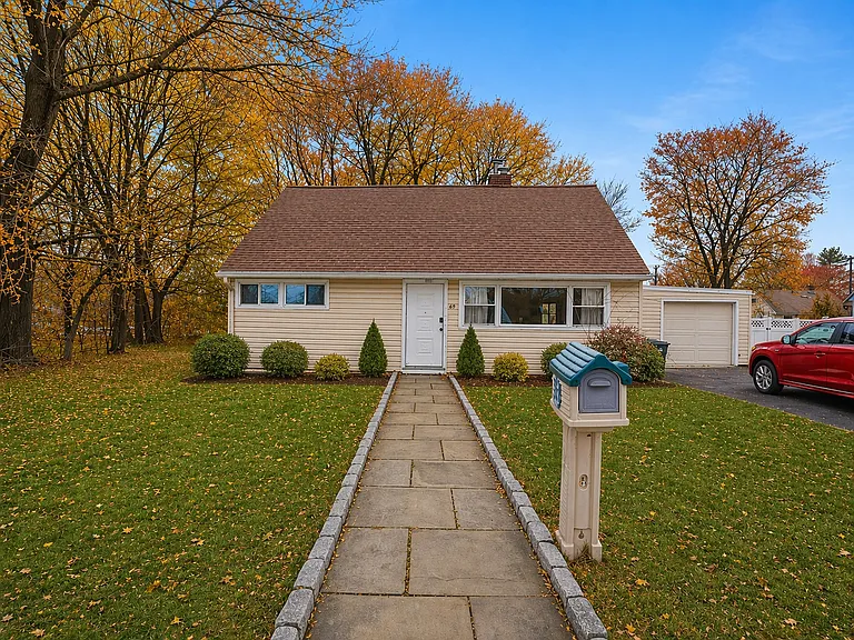 69 Seaver Cir — Photo 1