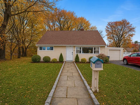69 Seaver Cir, Bridgeport, CT 06606