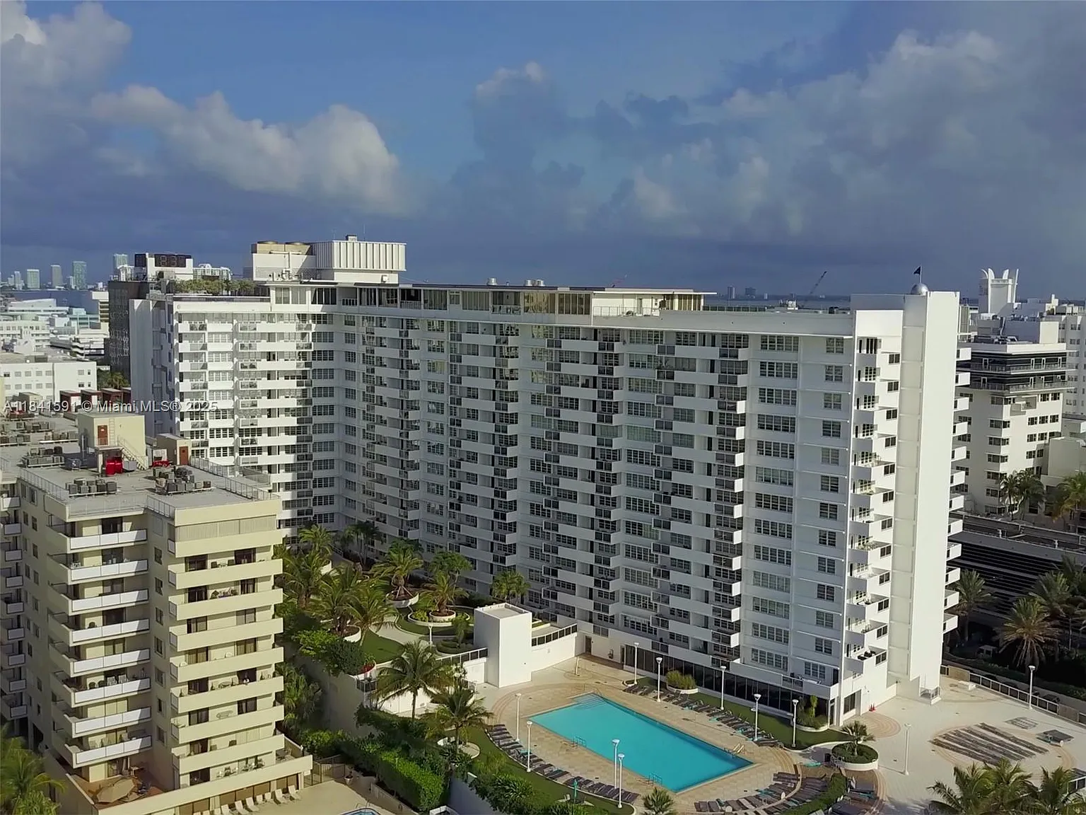 The Decoplage Condo — Photo 1